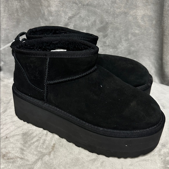 UGG Classic Ultra Mini Platform Boots Size 6 - Picture 2 of 8